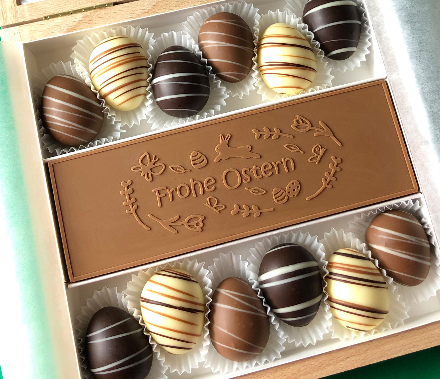 Caja de Huevos de Trufa Felices Pascuas