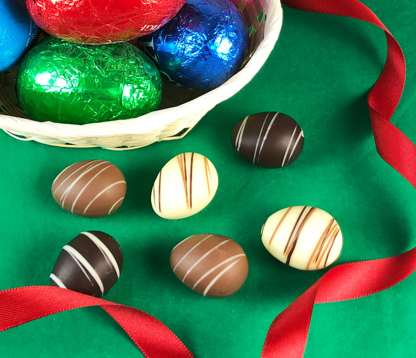 Caja de Huevos de Trufa Felices Pascuas